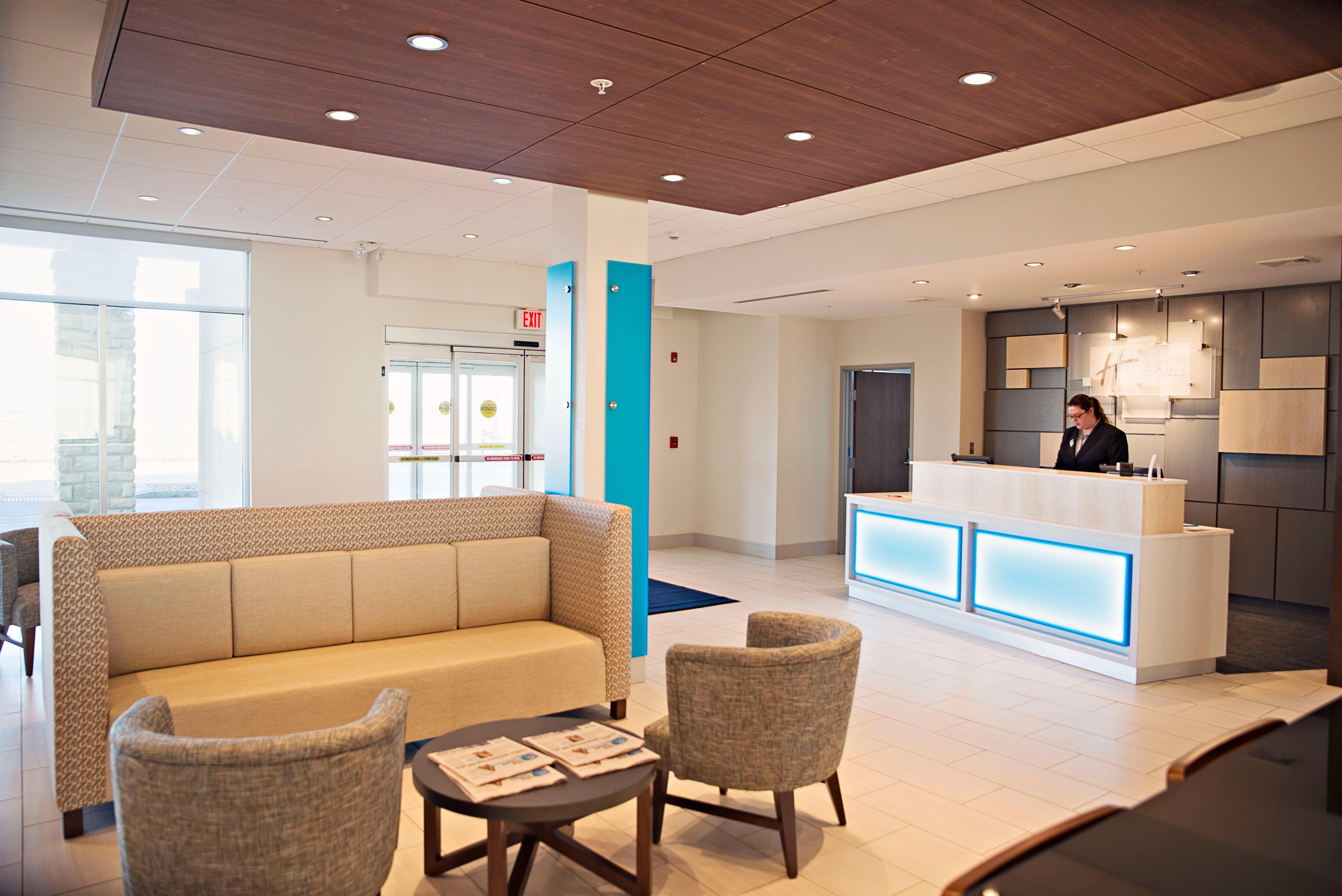 Holiday Inn Express & Suites - Rantoul By Ihg Exterior photo