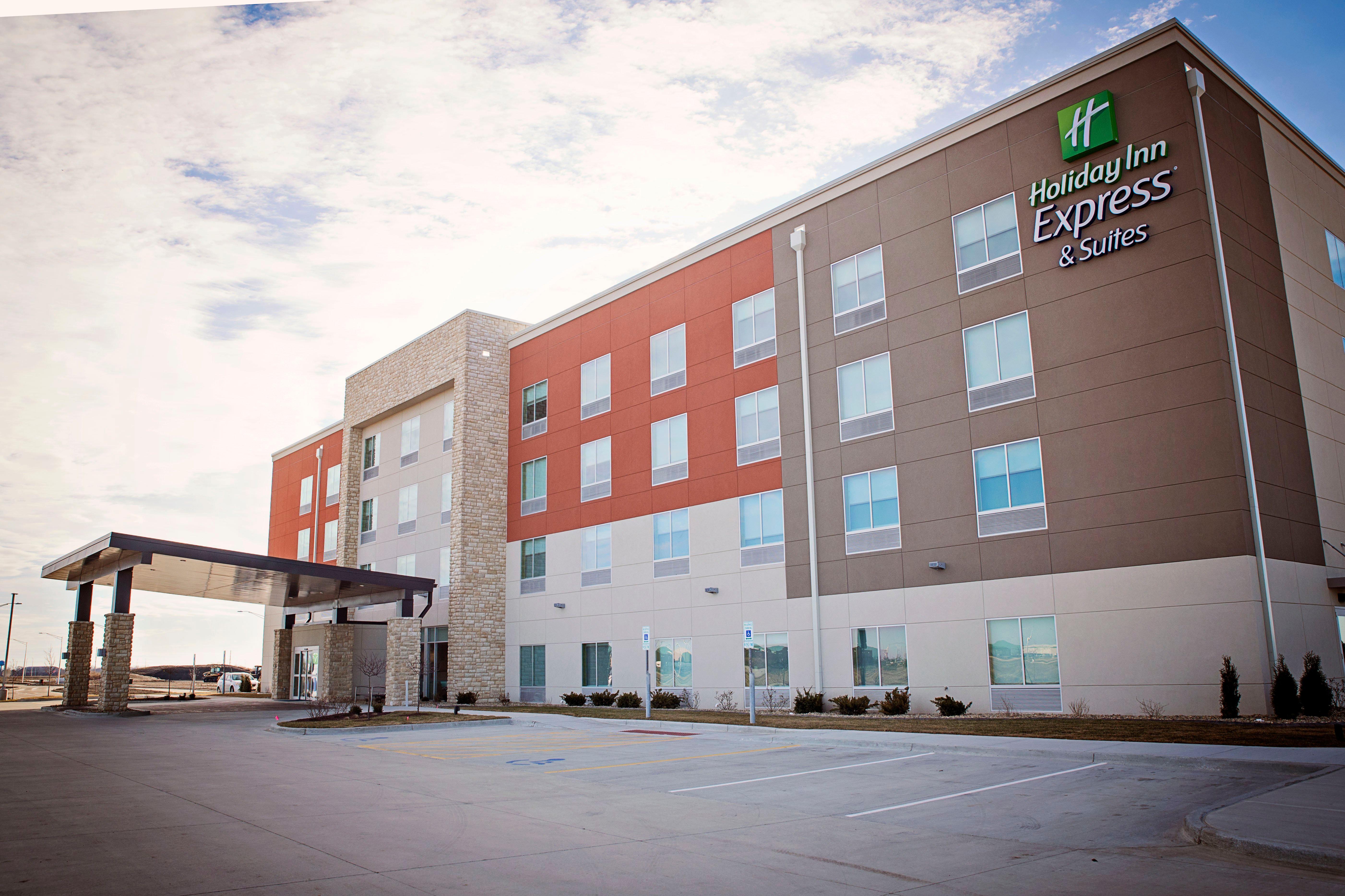 Holiday Inn Express & Suites - Rantoul By Ihg Exterior photo