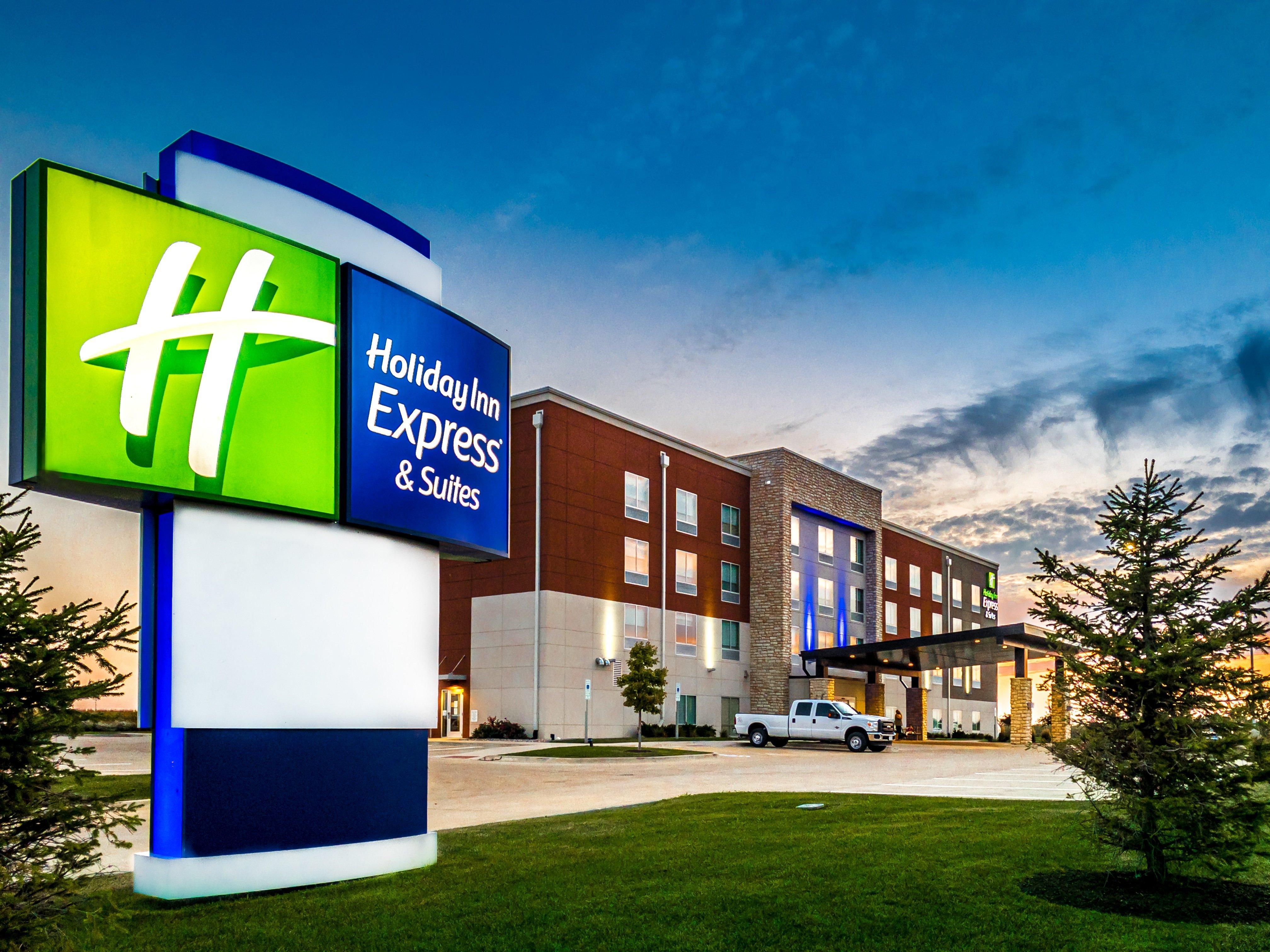 Holiday Inn Express & Suites - Rantoul By Ihg Exterior photo