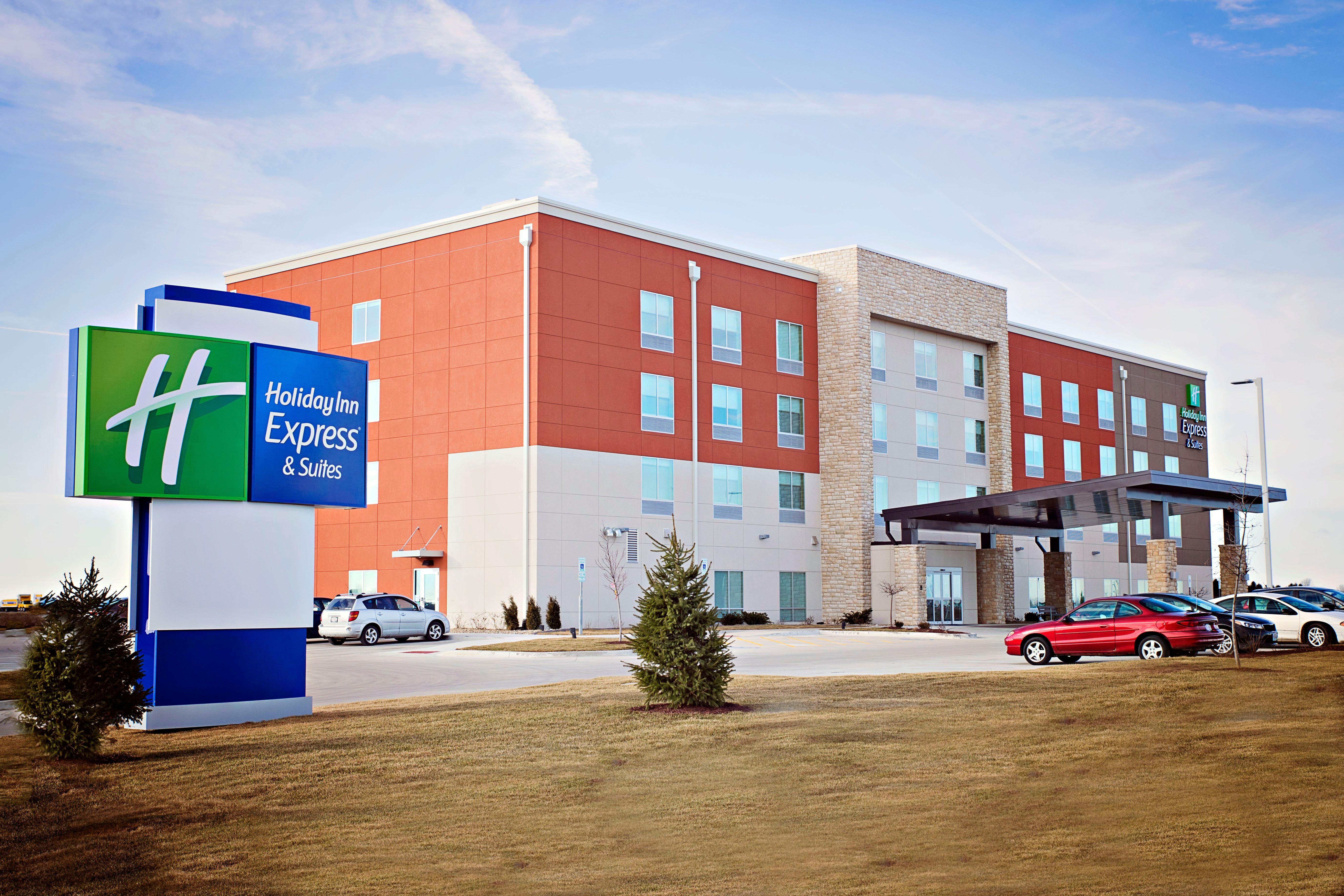 Holiday Inn Express & Suites - Rantoul By Ihg Exterior photo