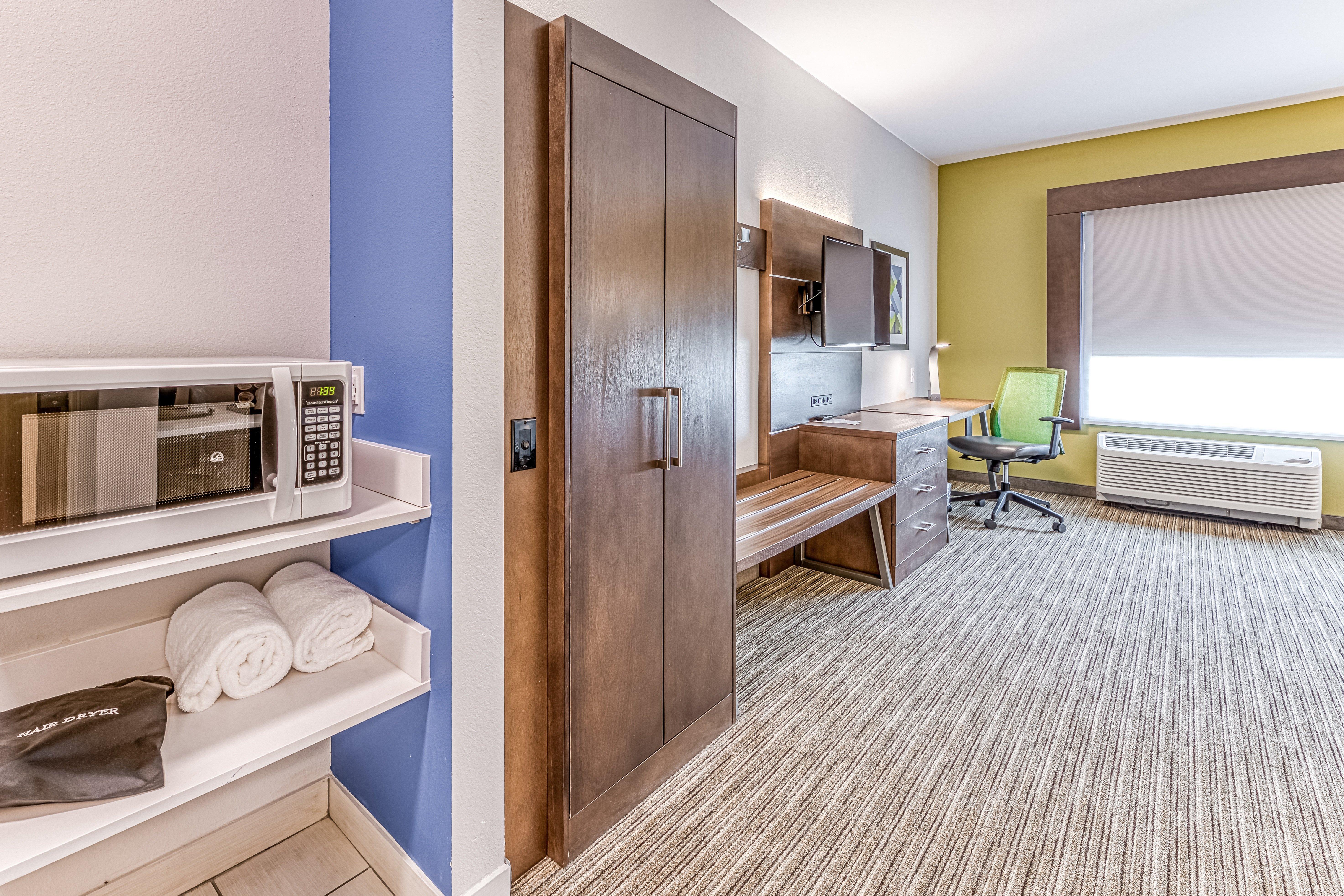 Holiday Inn Express & Suites - Rantoul By Ihg Exterior photo