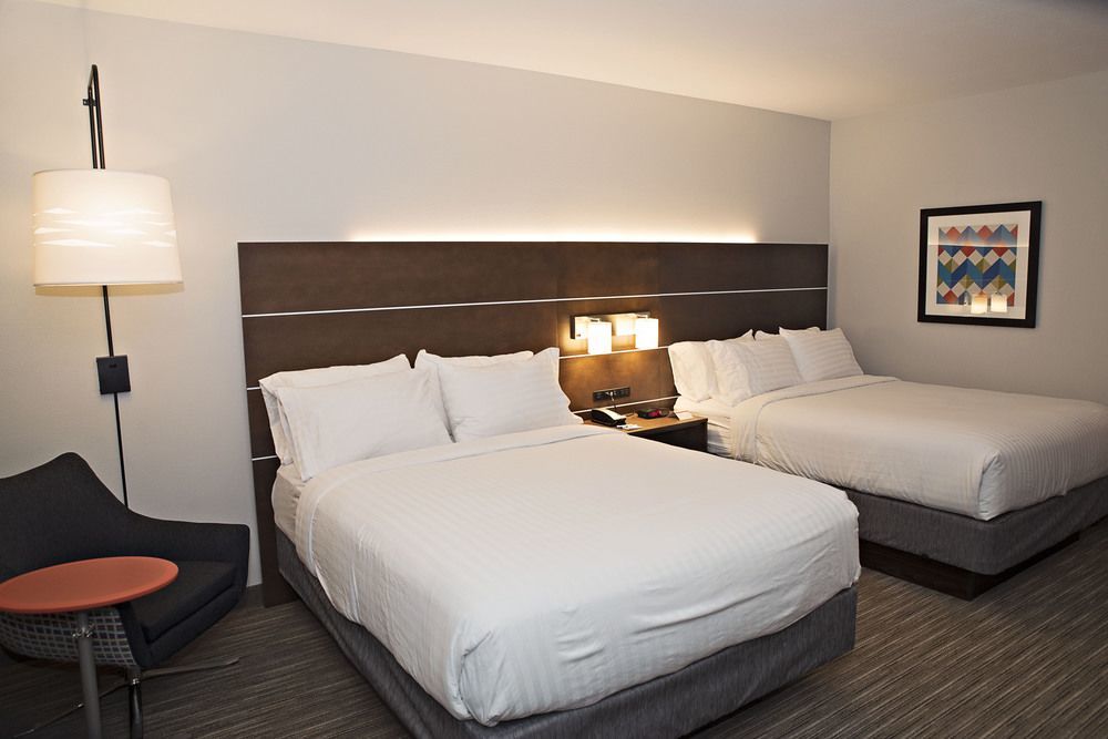 Holiday Inn Express & Suites - Rantoul By Ihg Exterior photo